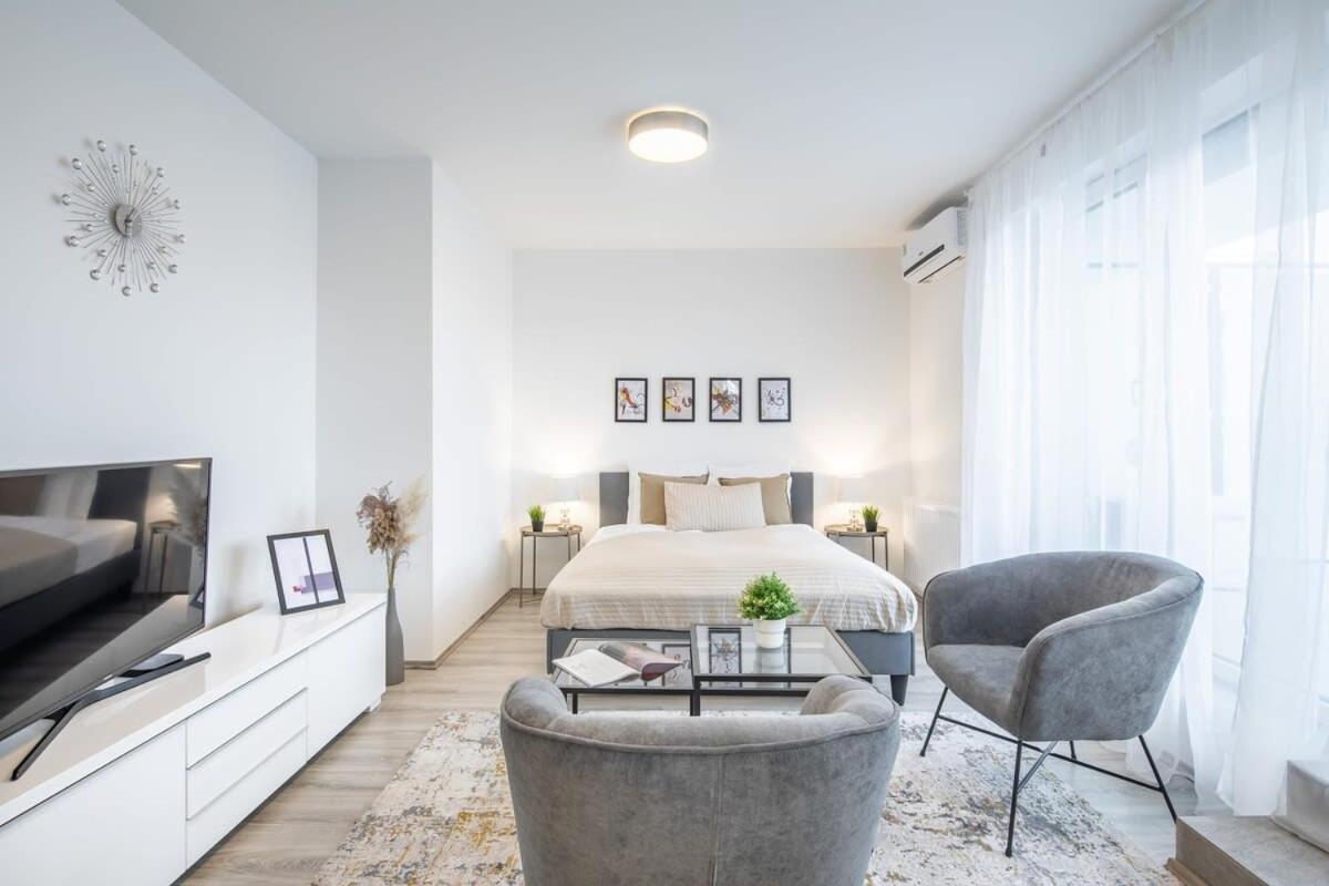 Penthouse - New - Modern & Quiet
