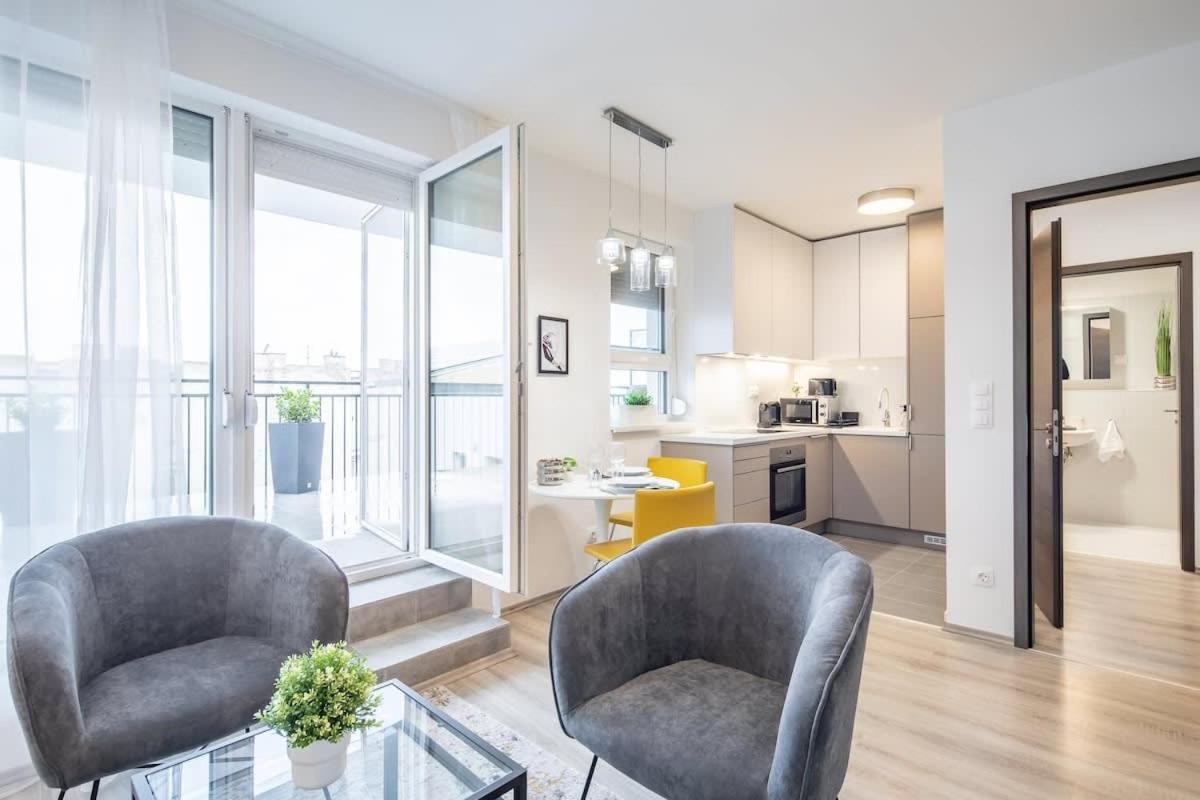 Apartment Penthouse - New - Modern & Quiet Budapest